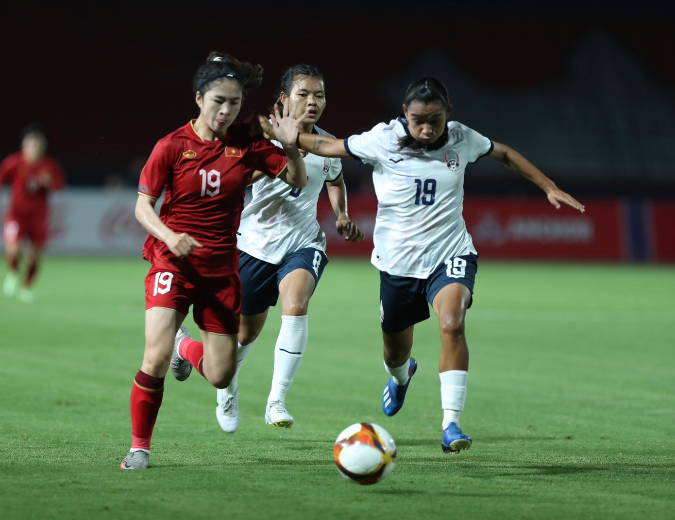 Hạ Campuchia 4-0, tuyển nữ Việt Nam vào chung kết ảnh 15