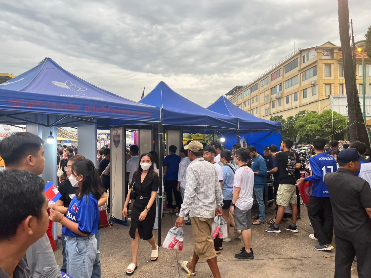 Hạ Campuchia 4-0, tuyển nữ Việt Nam vào chung kết ảnh 3