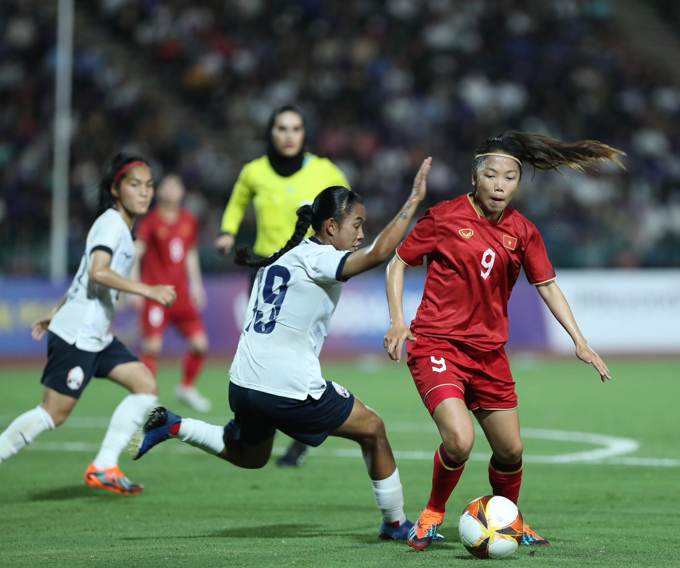 Hạ Campuchia 4-0, tuyển nữ Việt Nam vào chung kết ảnh 24