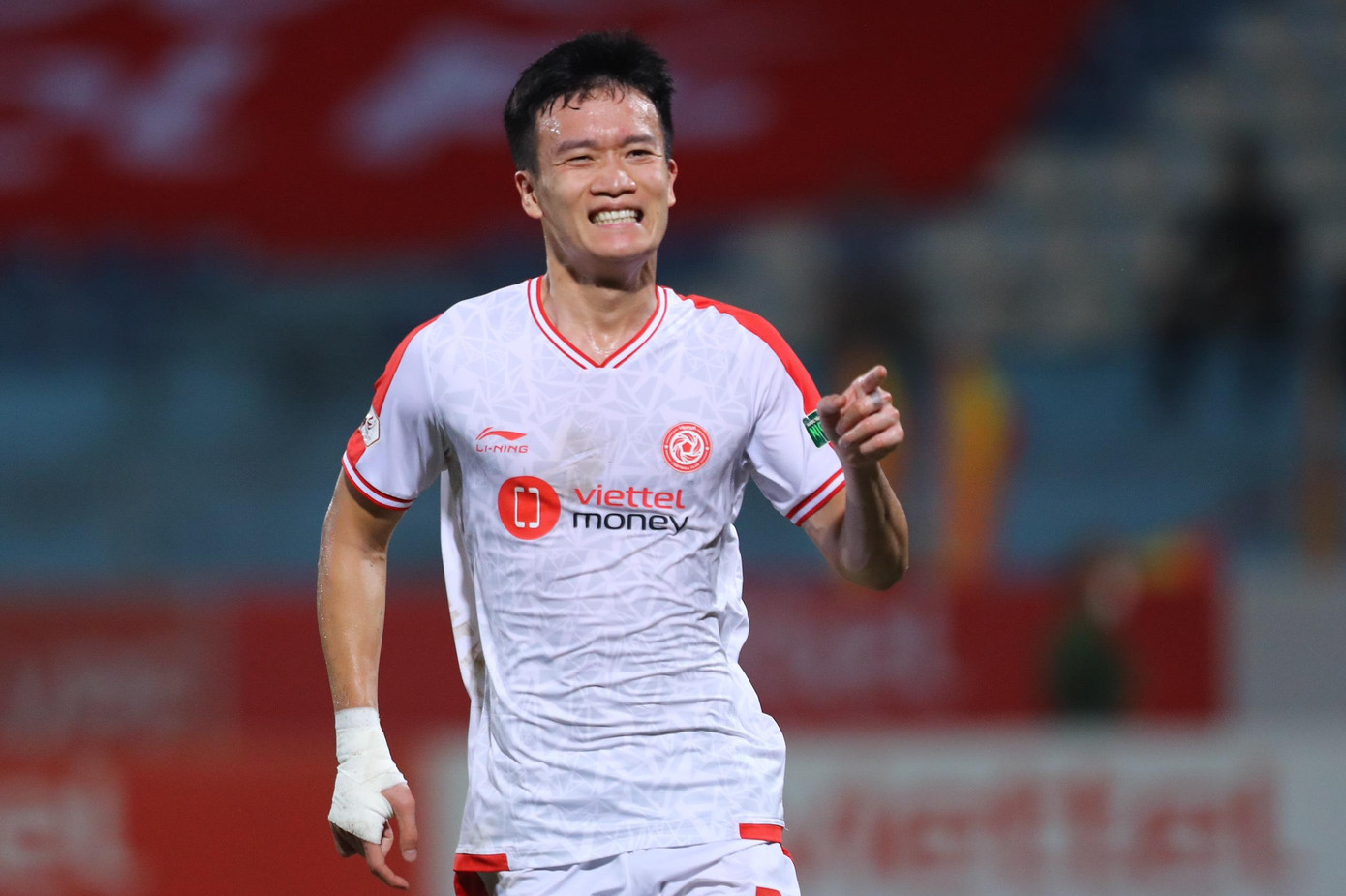 Hoàng Đức ăn mừng bàn thắng. Ảnh: Văn Thỏa Hoàng Đức ăn mừng bàn thắng. Ảnh: Văn Thỏa