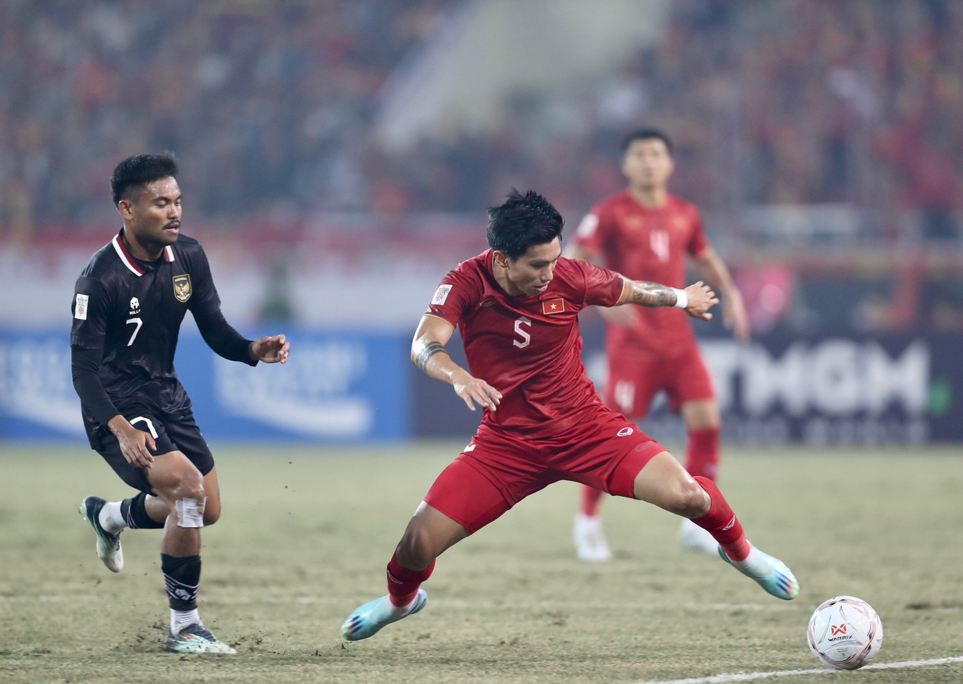 Văn Hậu được bình chọn là cầu thủ chơi năng nổ nhất trận. Ảnh: Hữu Phạm Văn Hậu được bình chọn là cầu thủ chơi năng nổ nhất trận. Ảnh: Hữu Phạm