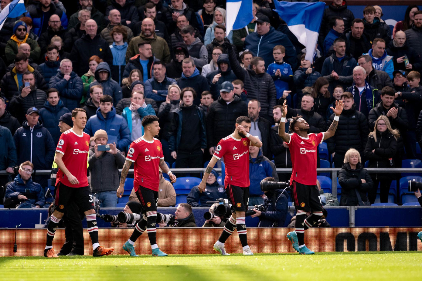 Everton vs MU 1-0: Pickford xuất thần, MU bại trận ảnh 7 Everton vs MU 1-0: Pickford xuất thần, MU bại trận ảnh 7