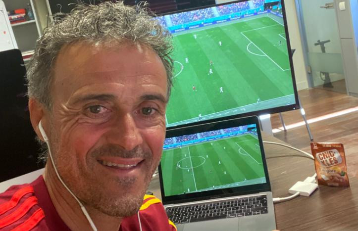 'Nhát kiếm' Jorginho hạ Bò tót Tây Ban Nha ảnh 4