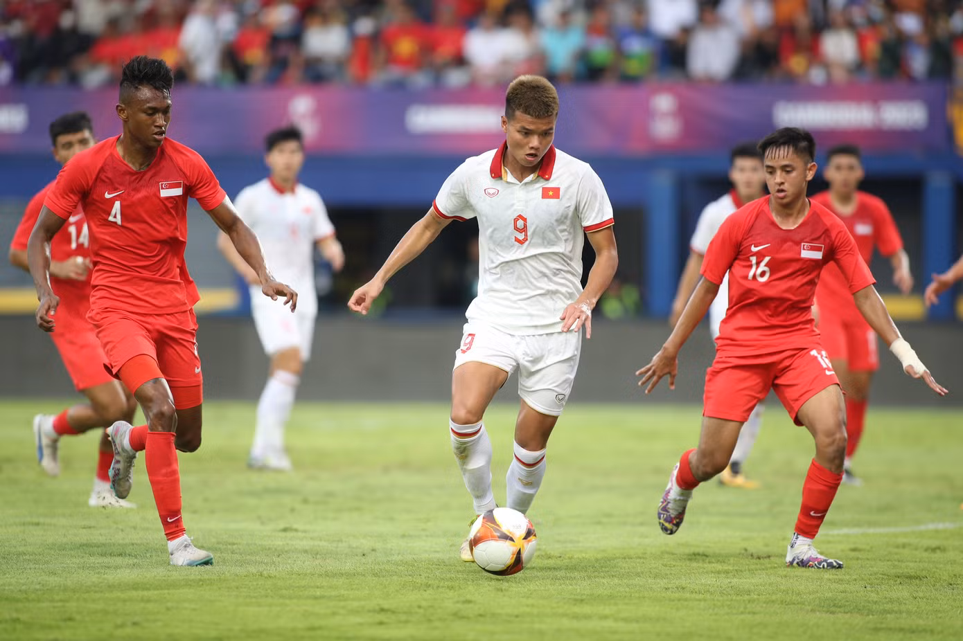 SEA Games 32: U22 Việt Nam tạm dẫn đầu bảng B sau chiến thắng 3-1 trước U22 Singapore ảnh 47