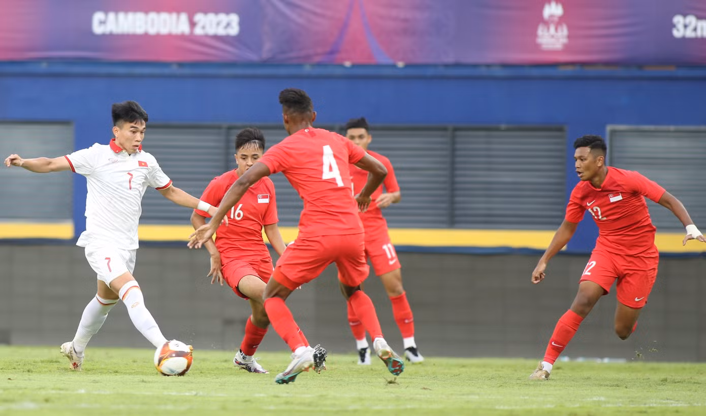 SEA Games 32: U22 Việt Nam tạm dẫn đầu bảng B sau chiến thắng 3-1 trước U22 Singapore ảnh 43