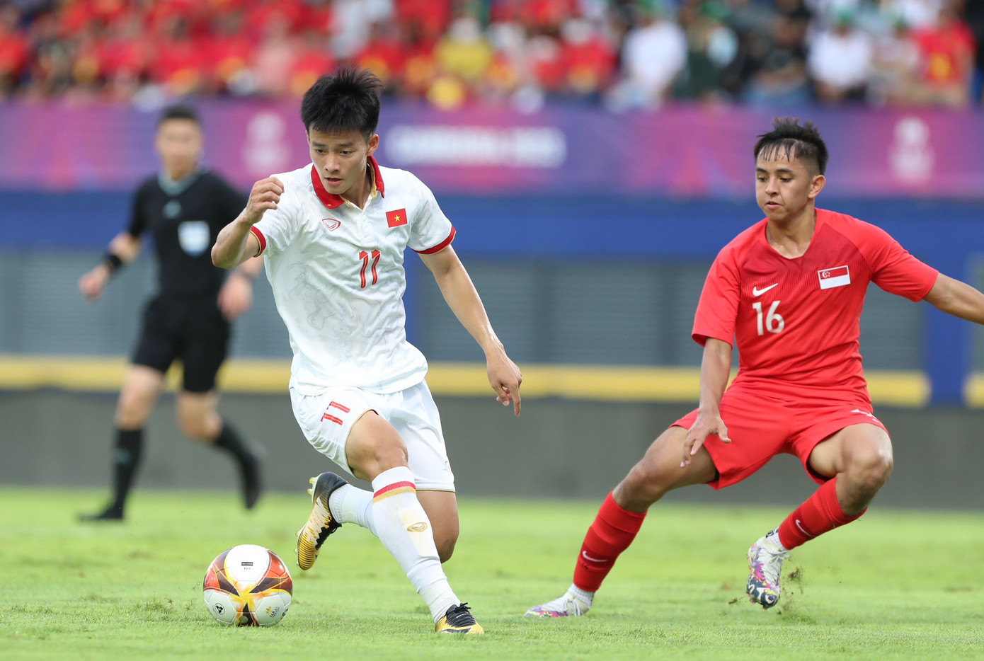 SEA Games 32: U22 Việt Nam tạm dẫn đầu bảng B sau chiến thắng 3-1 trước U22 Singapore ảnh 48