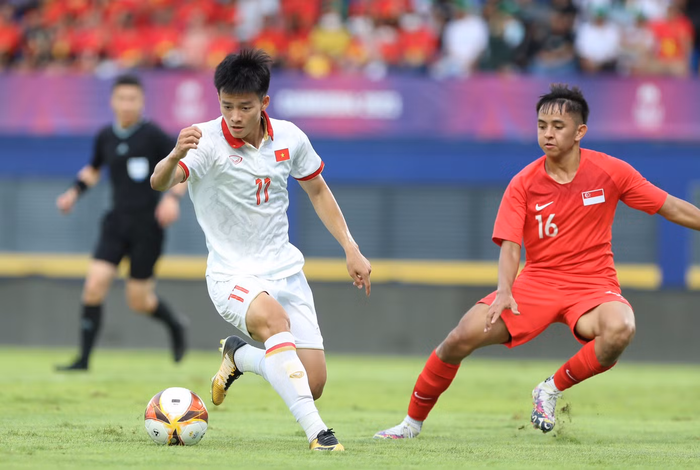 SEA Games 32: U22 Việt Nam tạm dẫn đầu bảng B sau chiến thắng 3-1 trước U22 Singapore ảnh 48