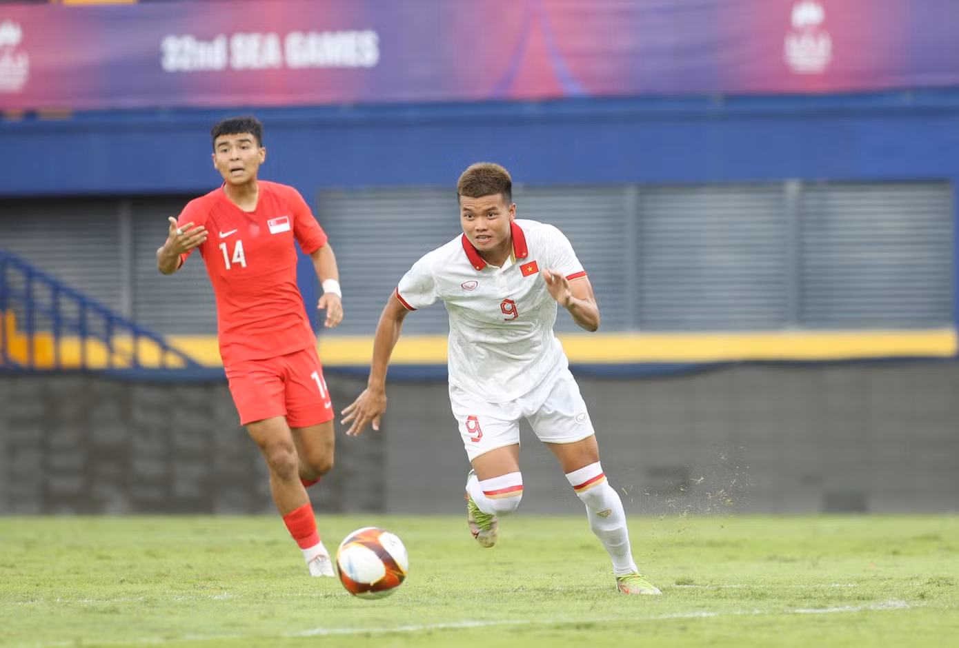 SEA Games 32: U22 Việt Nam tạm dẫn đầu bảng B sau chiến thắng 3-1 trước U22 Singapore ảnh 44