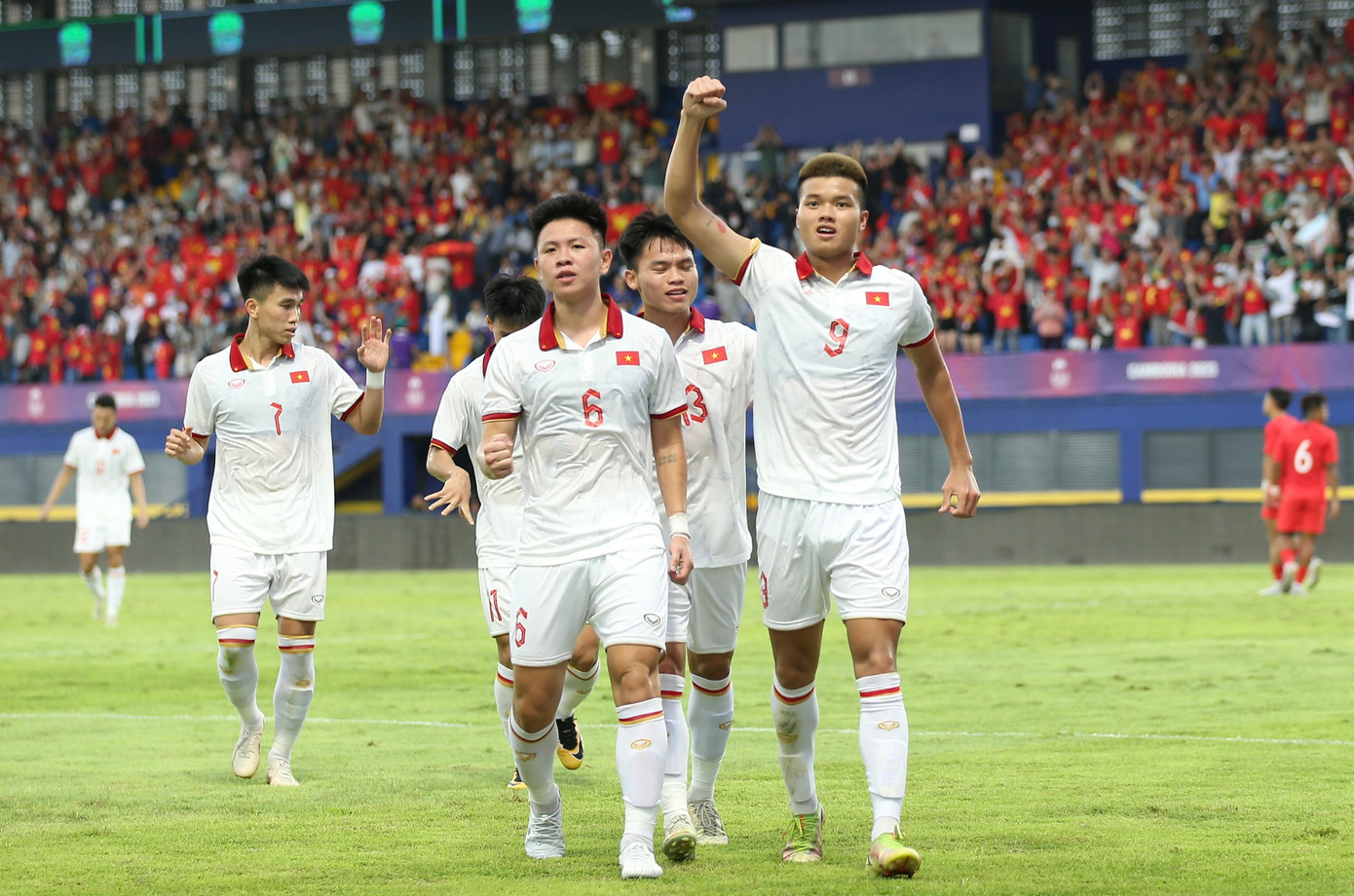 SEA Games 32: U22 Việt Nam tạm dẫn đầu bảng B sau chiến thắng 3-1 trước U22 Singapore ảnh 53