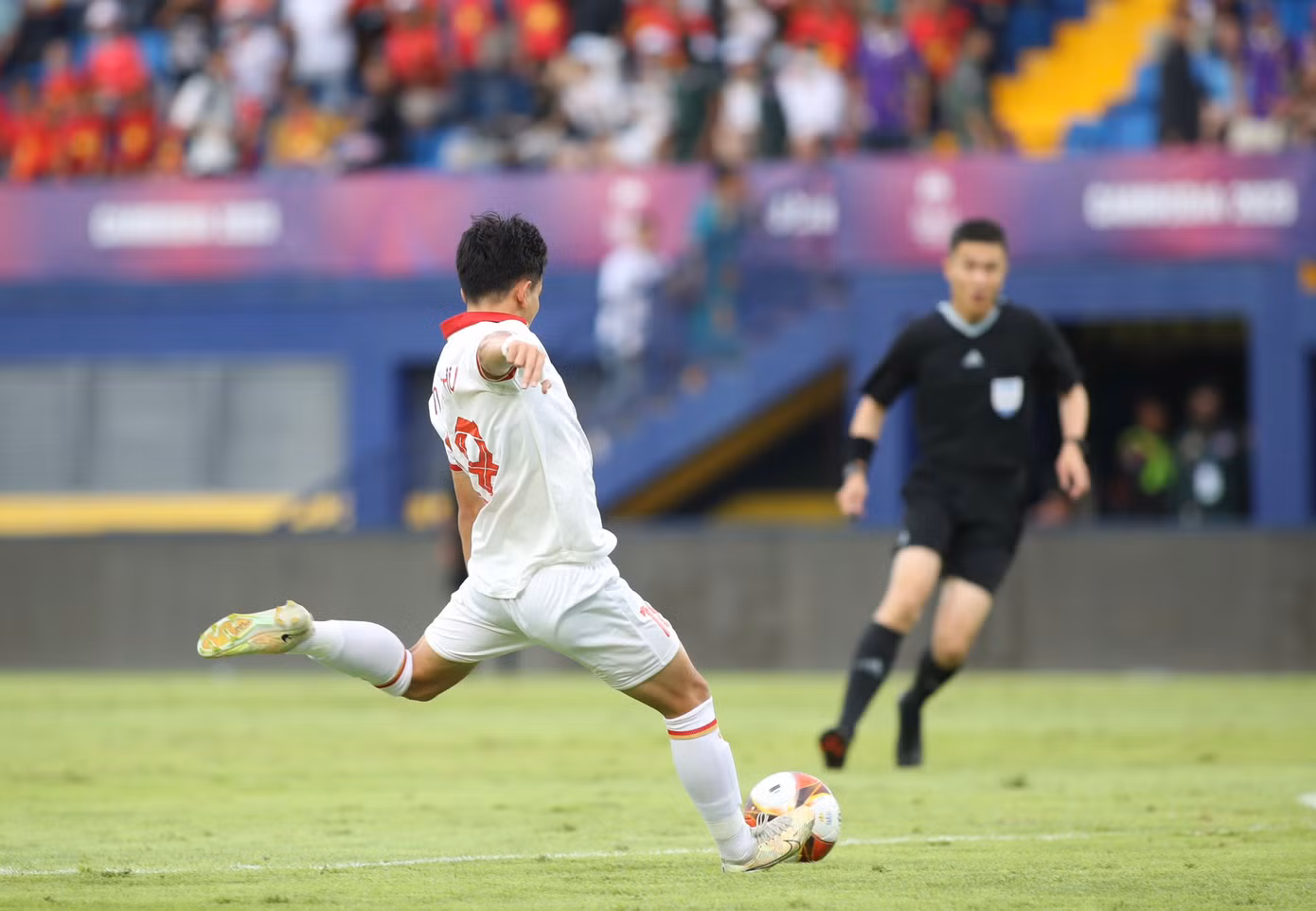SEA Games 32: U22 Việt Nam tạm dẫn đầu bảng B sau chiến thắng 3-1 trước U22 Singapore ảnh 42
