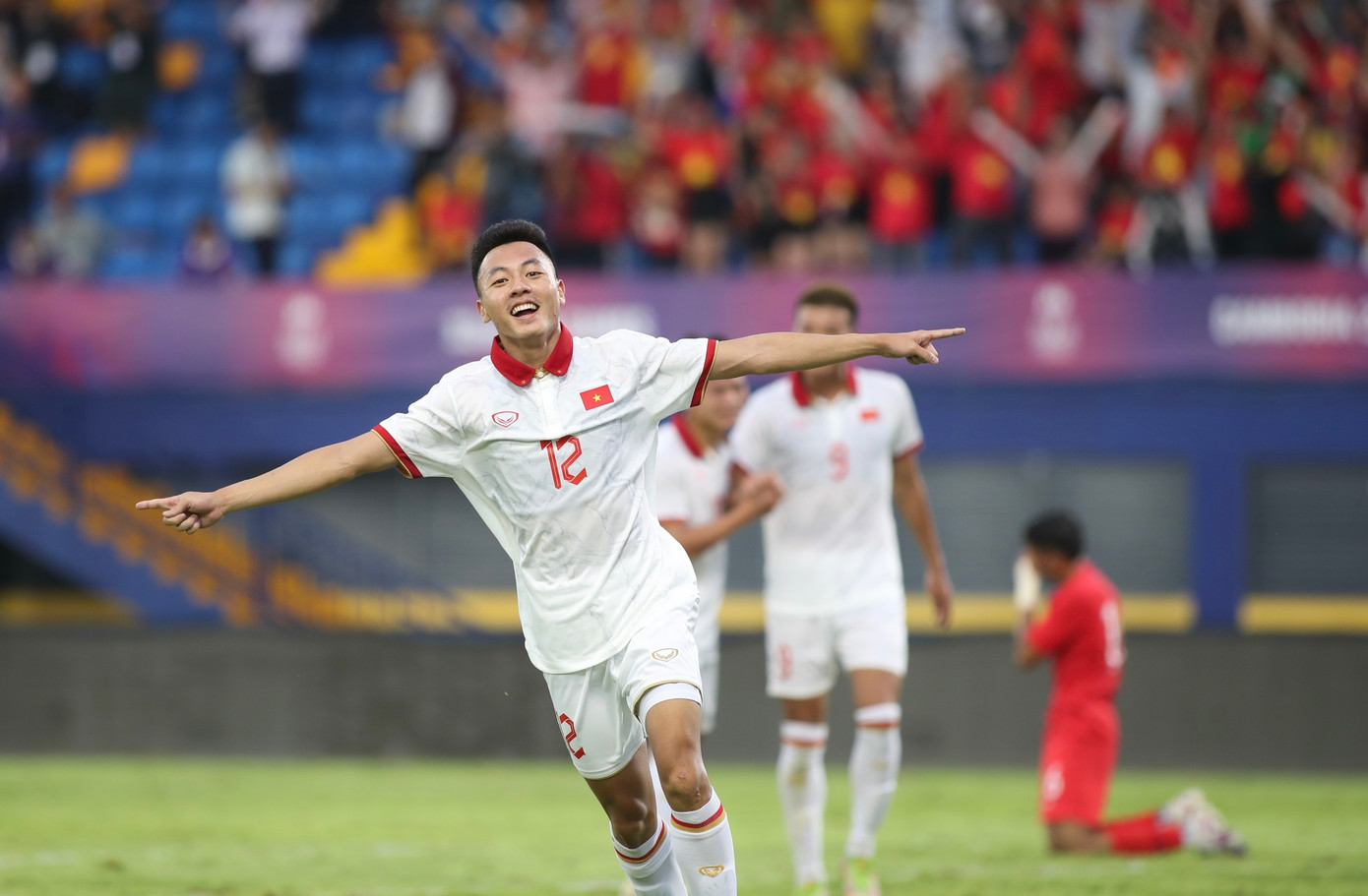 SEA Games 32: U22 Việt Nam tạm dẫn đầu bảng B sau chiến thắng 3-1 trước U22 Singapore ảnh 55