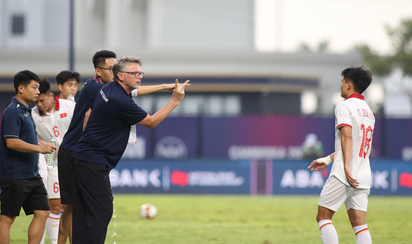 SEA Games 32: U22 Việt Nam tạm dẫn đầu bảng B sau chiến thắng 3-1 trước U22 Singapore ảnh 46