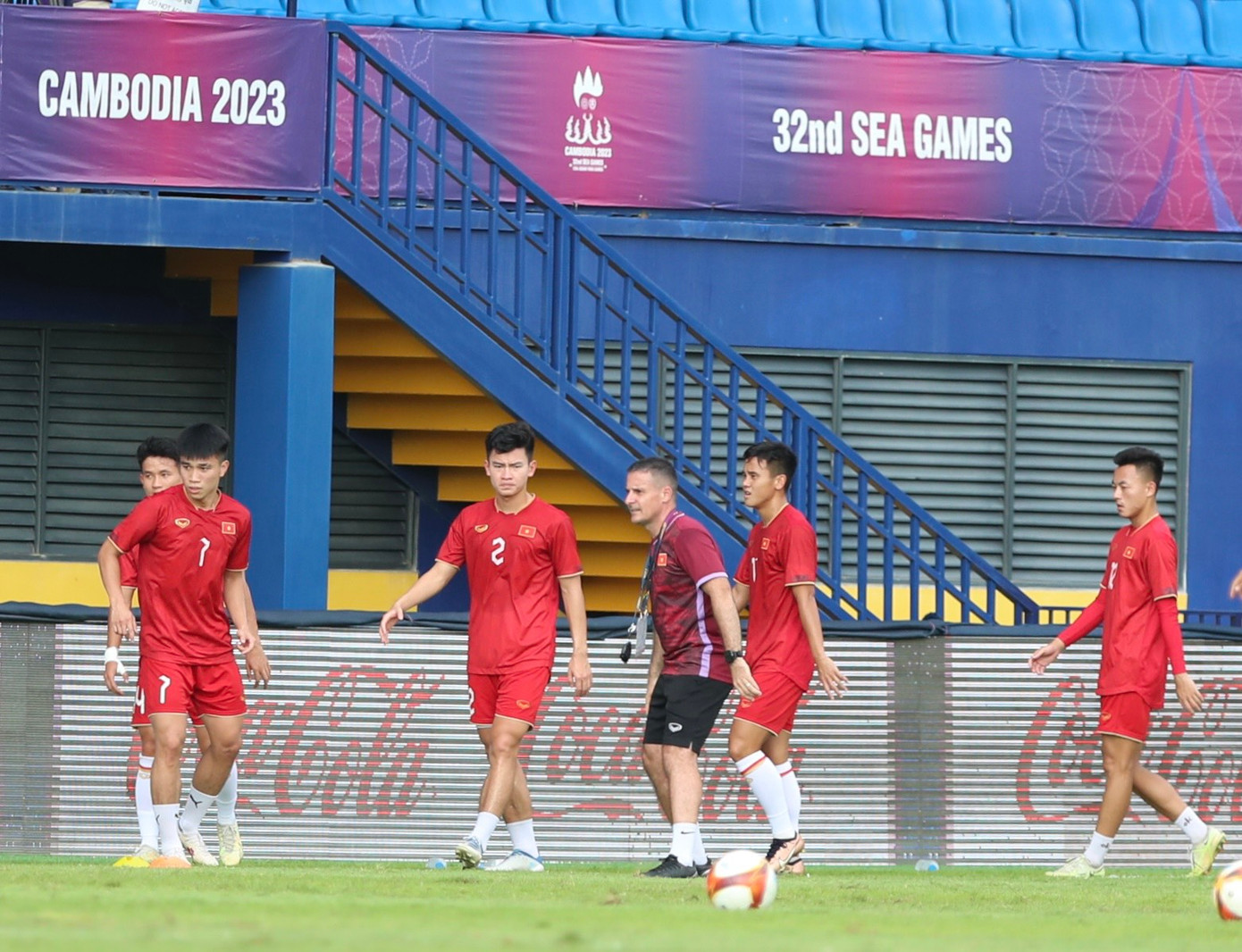 SEA Games 32: U22 Việt Nam tạm dẫn đầu bảng B sau chiến thắng 3-1 trước U22 Singapore ảnh 36