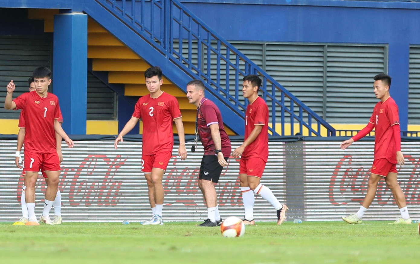 SEA Games 32: U22 Việt Nam tạm dẫn đầu bảng B sau chiến thắng 3-1 trước U22 Singapore ảnh 34