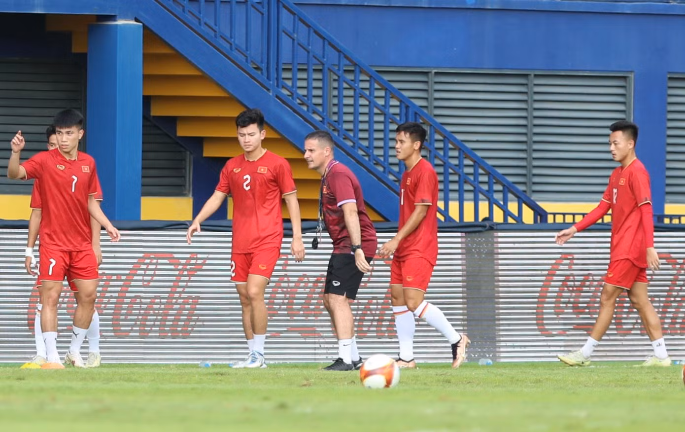 SEA Games 32: U22 Việt Nam tạm dẫn đầu bảng B sau chiến thắng 3-1 trước U22 Singapore ảnh 34