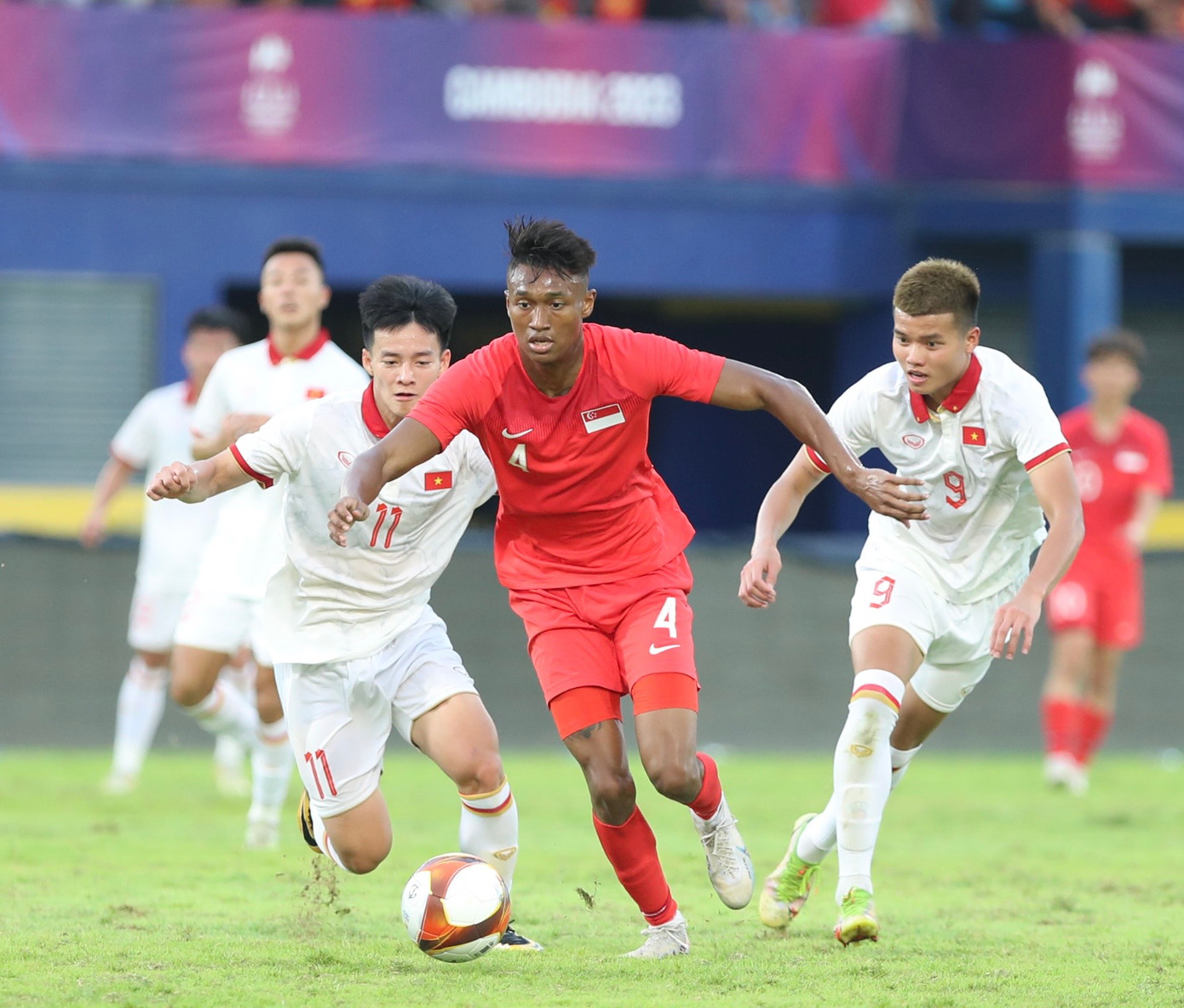 SEA Games 32: U22 Việt Nam tạm dẫn đầu bảng B sau chiến thắng 3-1 trước U22 Singapore ảnh 63