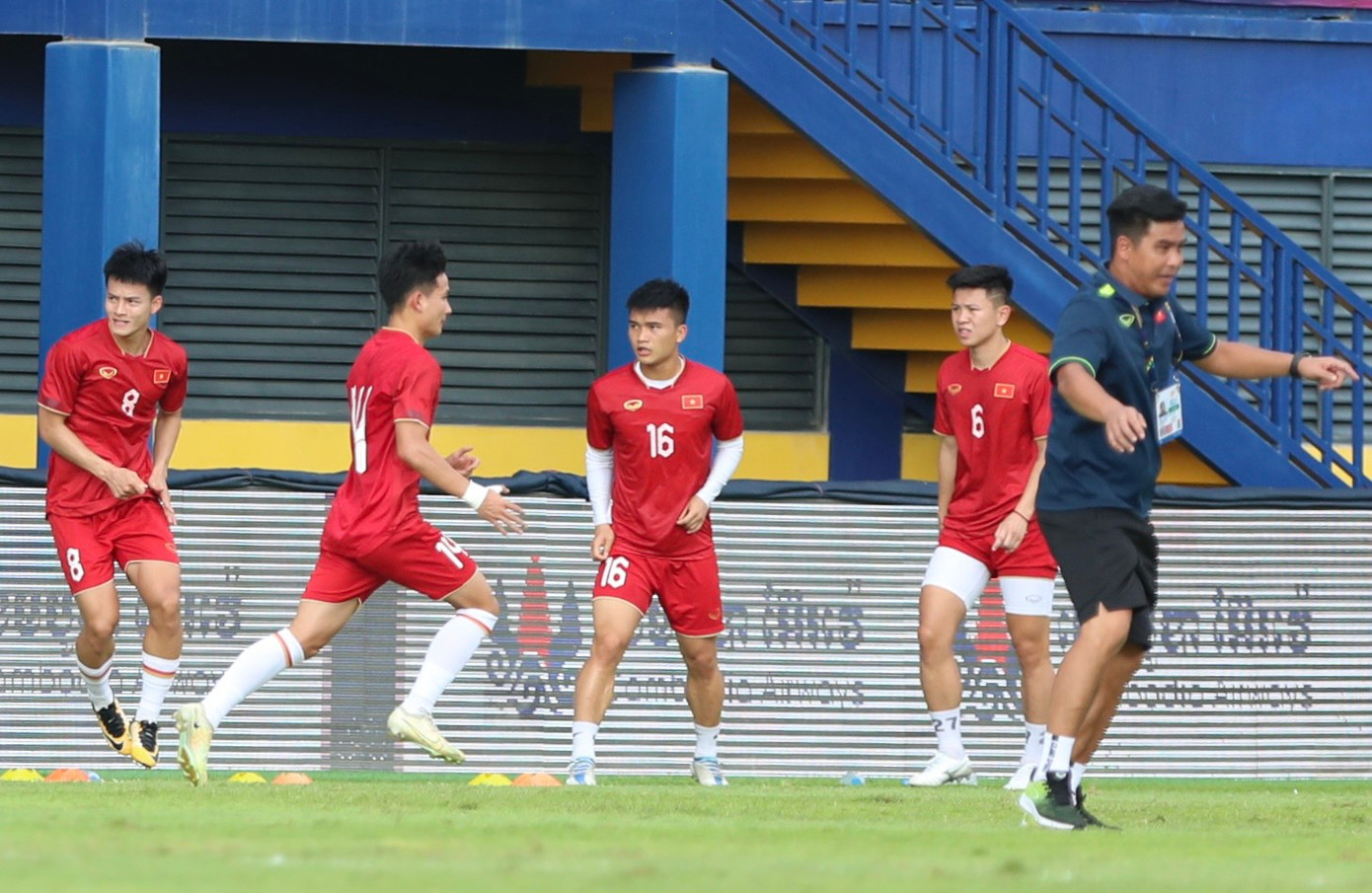 SEA Games 32: U22 Việt Nam tạm dẫn đầu bảng B sau chiến thắng 3-1 trước U22 Singapore ảnh 24