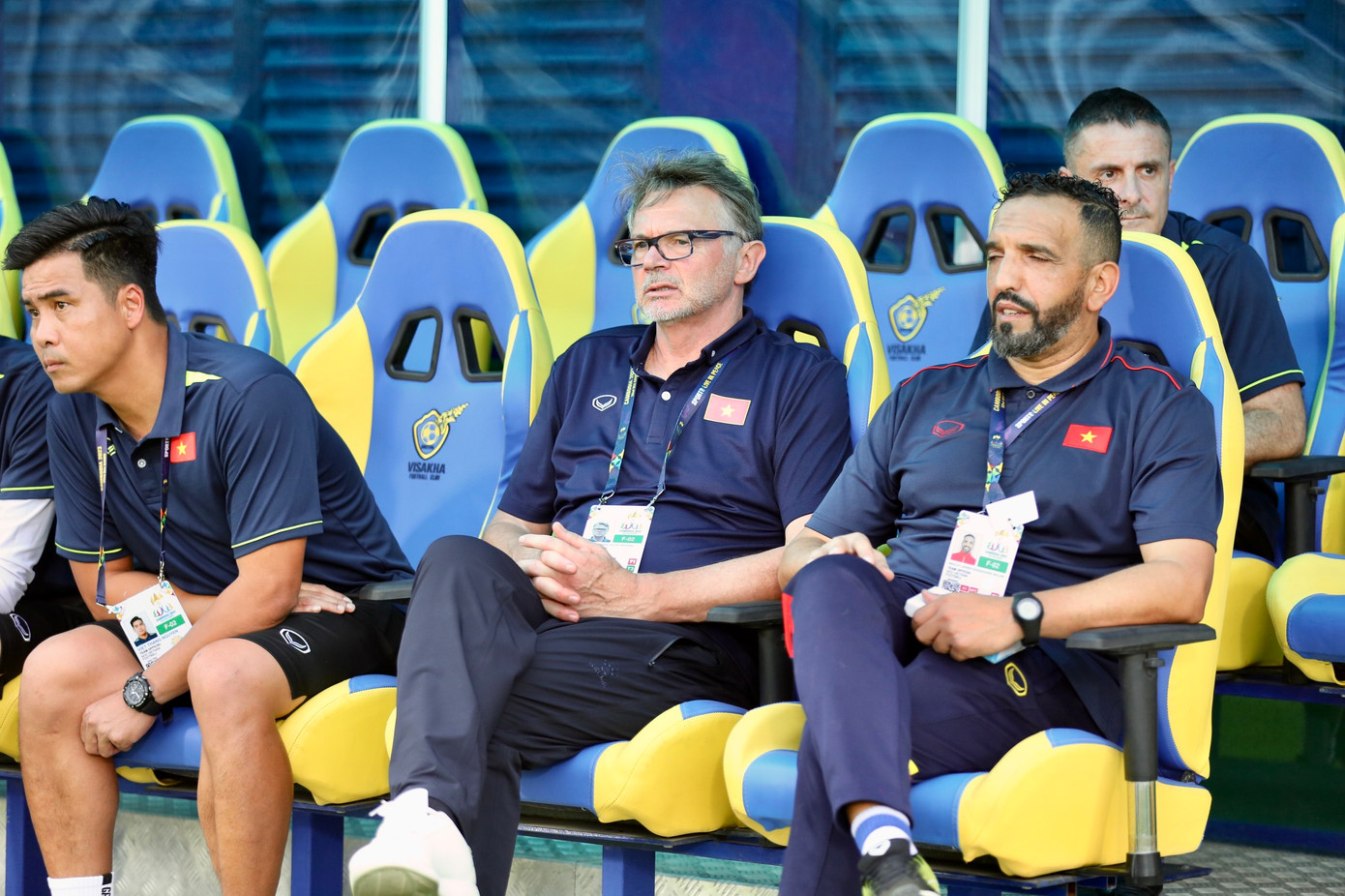 Trong trận gặp Singapore, HLV Troussier vẫn tỏ ra căng thẳng vào những thời điểm U22 Việt Nam bế tắc. Trong trận gặp Singapore, HLV Troussier vẫn tỏ ra căng thẳng vào những thời điểm U22 Việt Nam bế tắc.