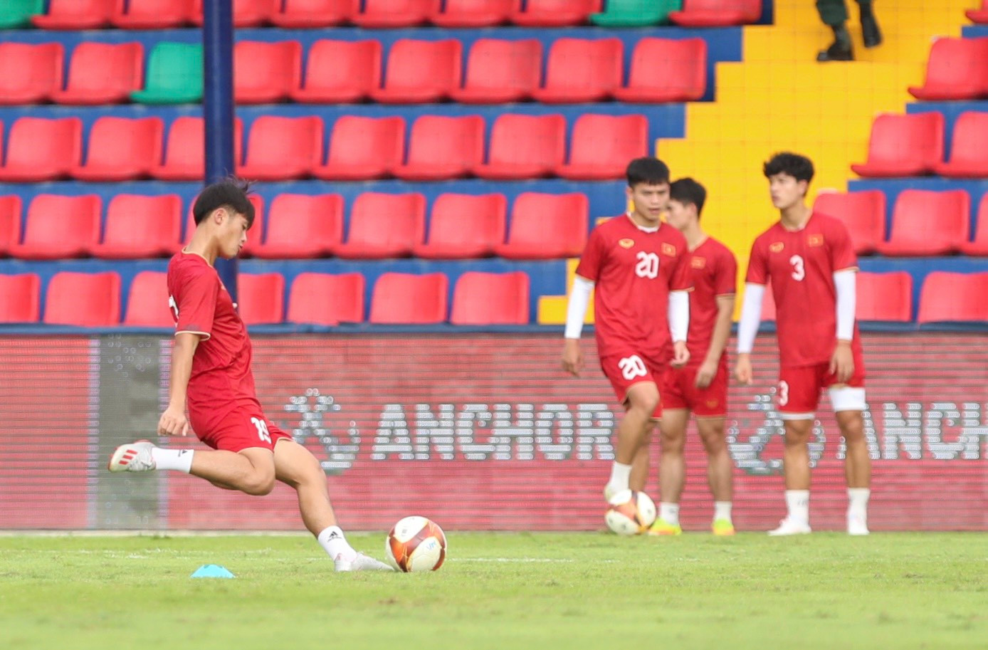 SEA Games 32: U22 Việt Nam tạm dẫn đầu bảng B sau chiến thắng 3-1 trước U22 Singapore ảnh 27