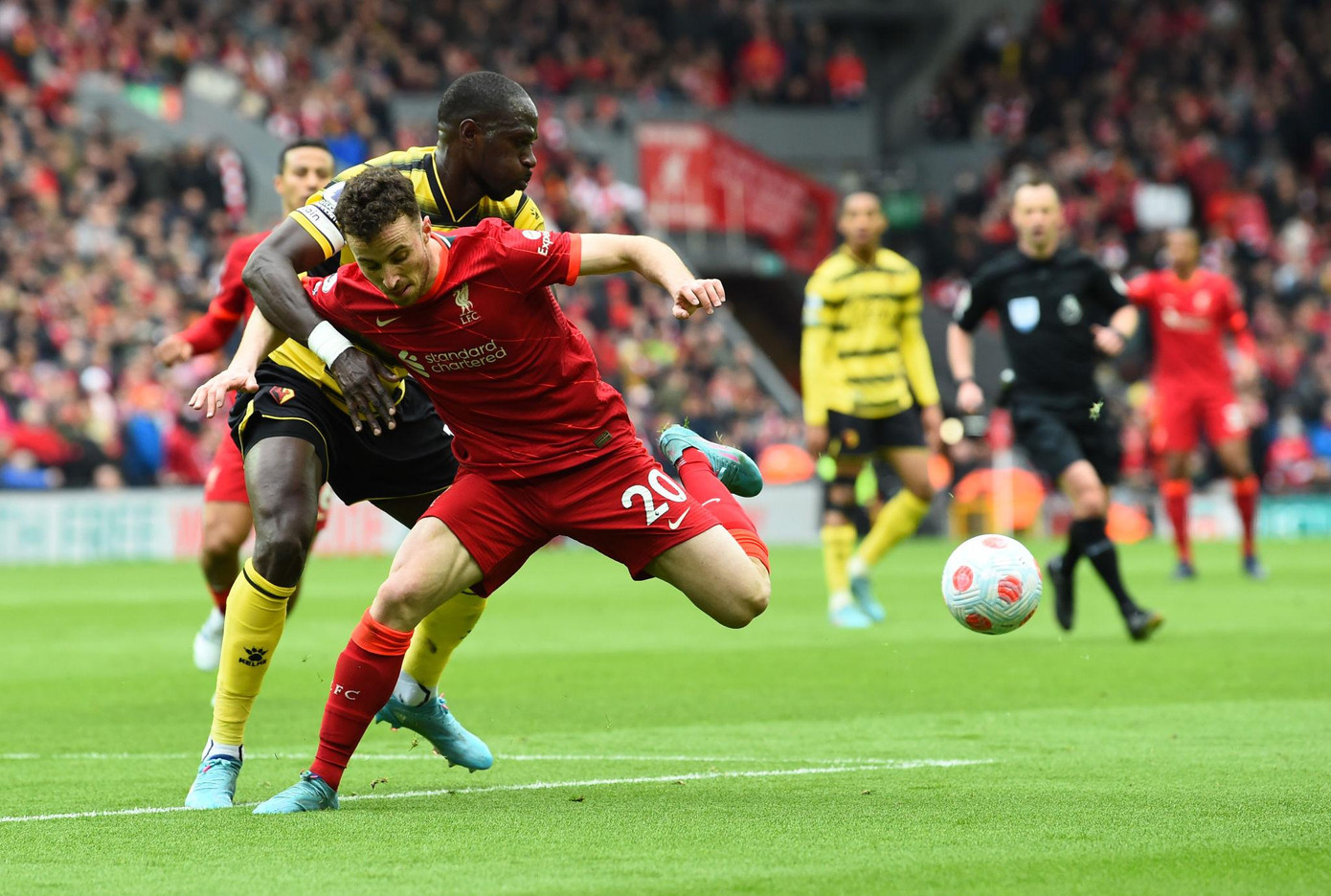 Đánh bại Watford, Liverpool tạm chiếm ngôi đầu bảng ảnh 11