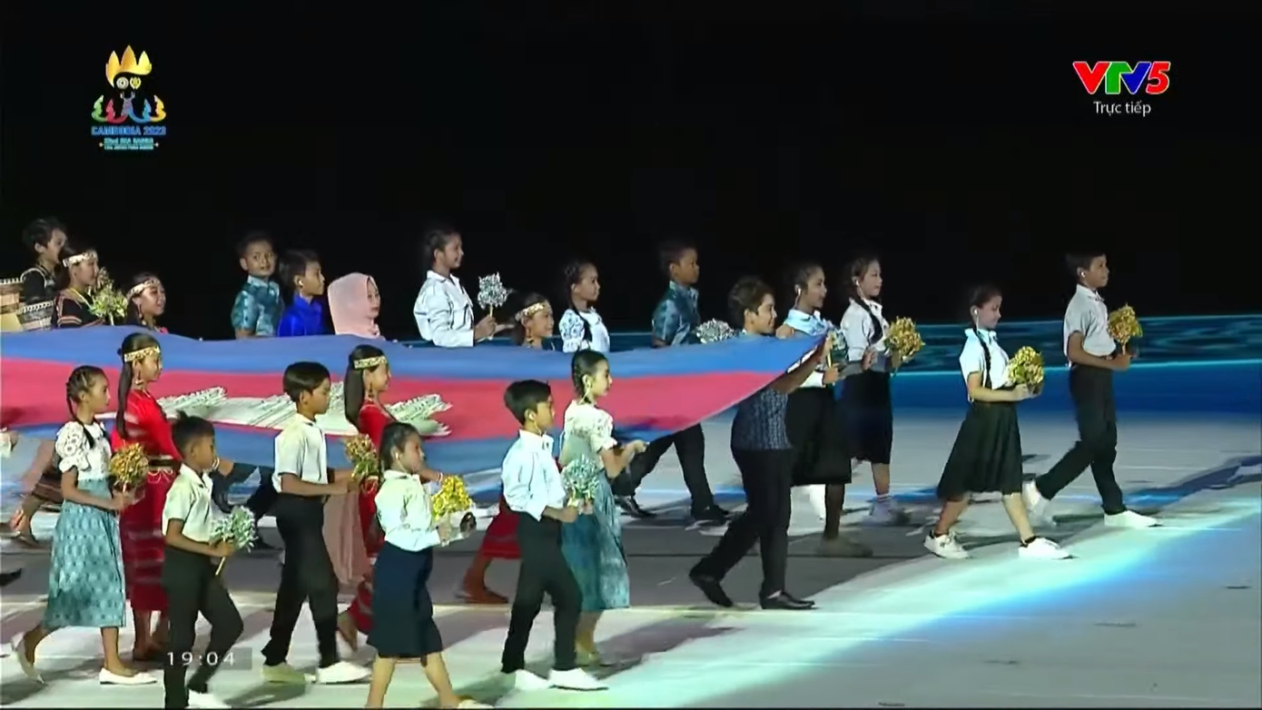 Lễ khai mạc SEA Games 32: Lung linh sắc màu ảnh 32