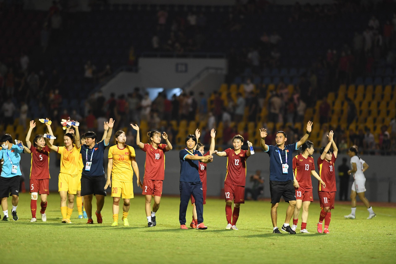 Đội tuyển nữ Việt Nam ngược dòng đánh bại Philippines 2-1 ảnh 8 Đội tuyển nữ Việt Nam ngược dòng đánh bại Philippines 2-1 ảnh 8