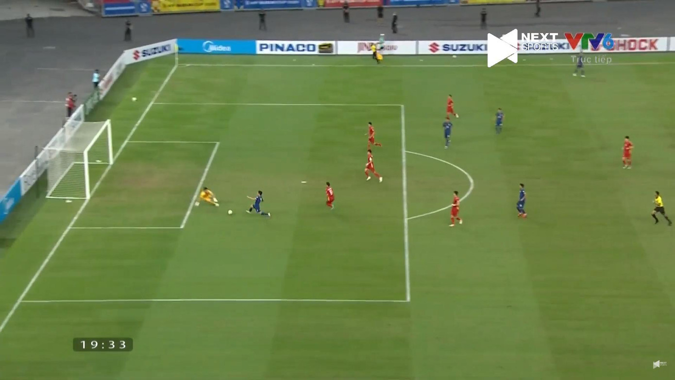 Việt Nam 0-2 Thái Lan: Chanathip lập cú đúp và tiếng còi méo của trọng tài ảnh 6 Việt Nam 0-2 Thái Lan: Chanathip lập cú đúp và tiếng còi méo của trọng tài ảnh 6