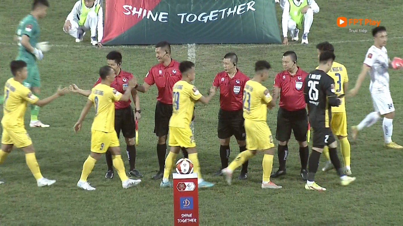 Hải Phòng không thắng trên sân Vinh, SLNA có trận hòa thứ 3 liên tiếp ảnh 2 Hải Phòng không thắng trên sân Vinh, SLNA có trận hòa thứ 3 liên tiếp ảnh 2