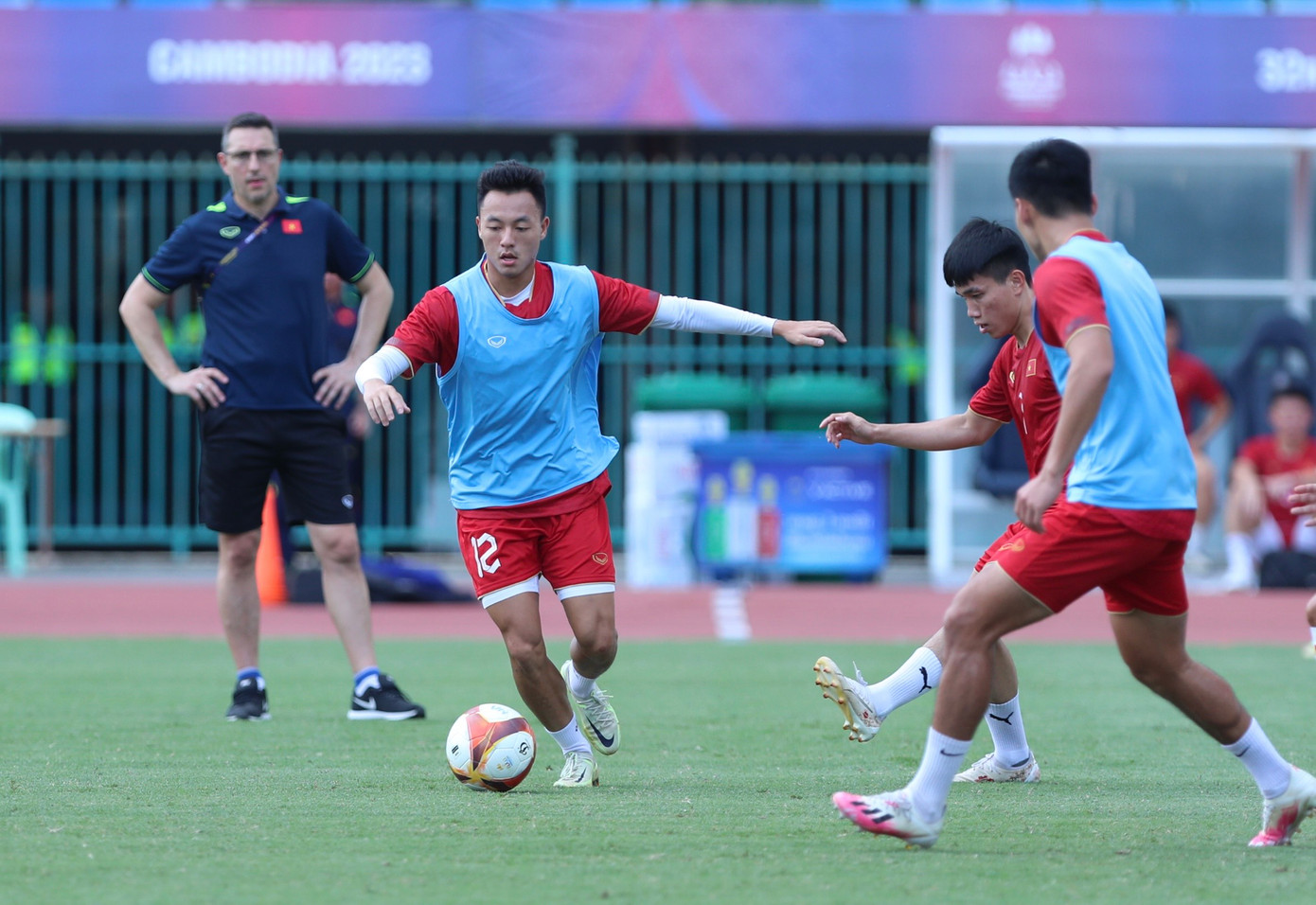 Thủng lưới phút bù giờ, U22 Việt Nam bại trận trước 10 cầu thủ U22 Indonesia ảnh 45