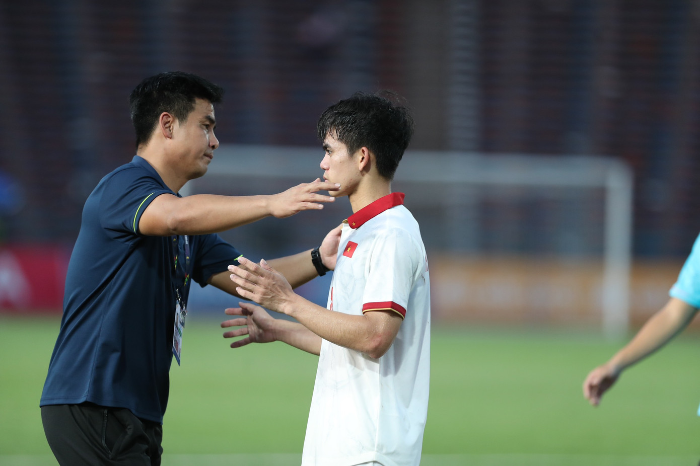 ...để các cầu thủ trưởng thành hơn trong tương lai. ...để các cầu thủ trưởng thành hơn trong tương lai.