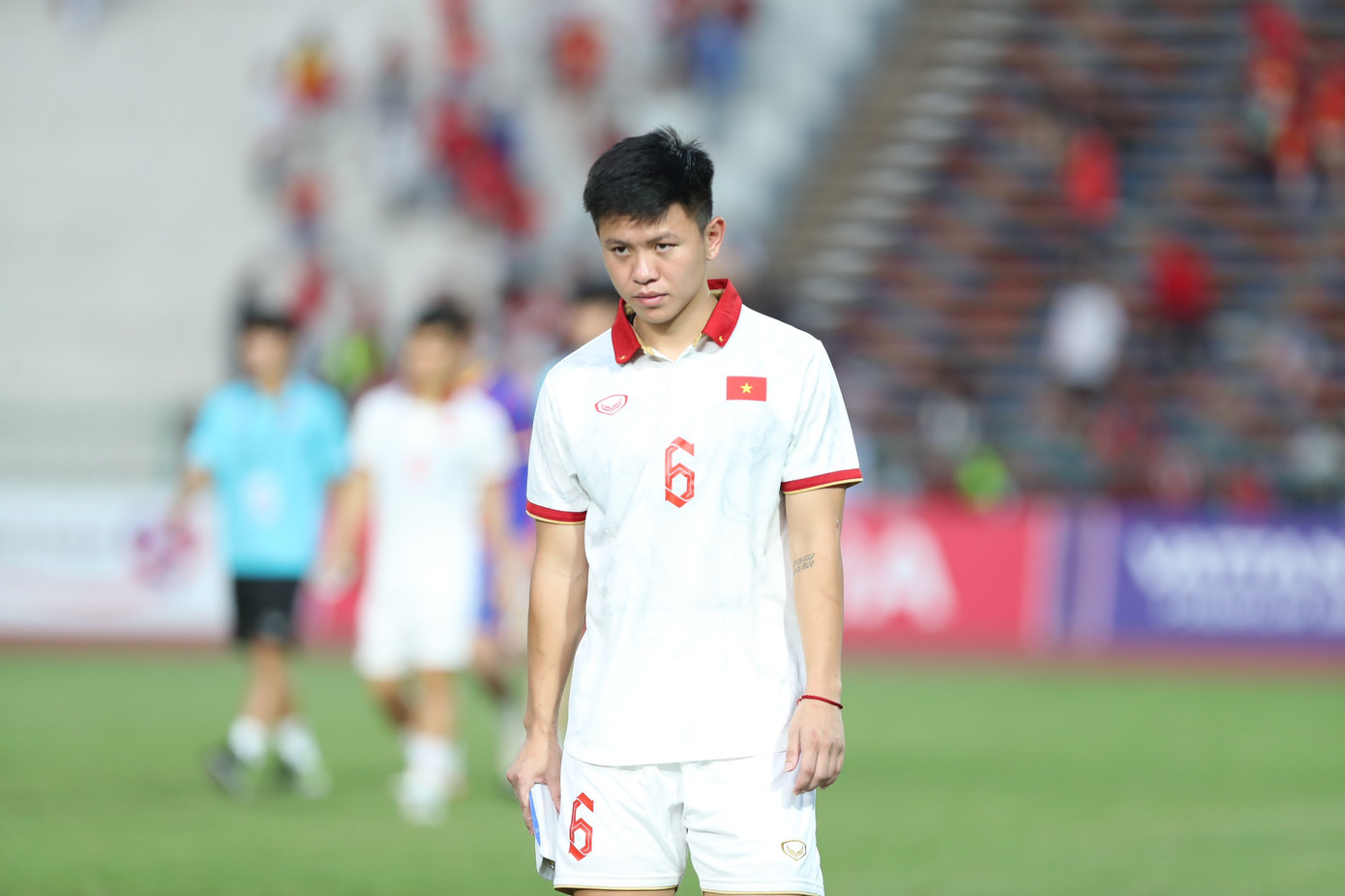 Vũ Tiến Long không thể bảo vệ huy chương vàng SEA Games cùng U22 Việt Nam. Vũ Tiến Long không thể bảo vệ huy chương vàng SEA Games cùng U22 Việt Nam.