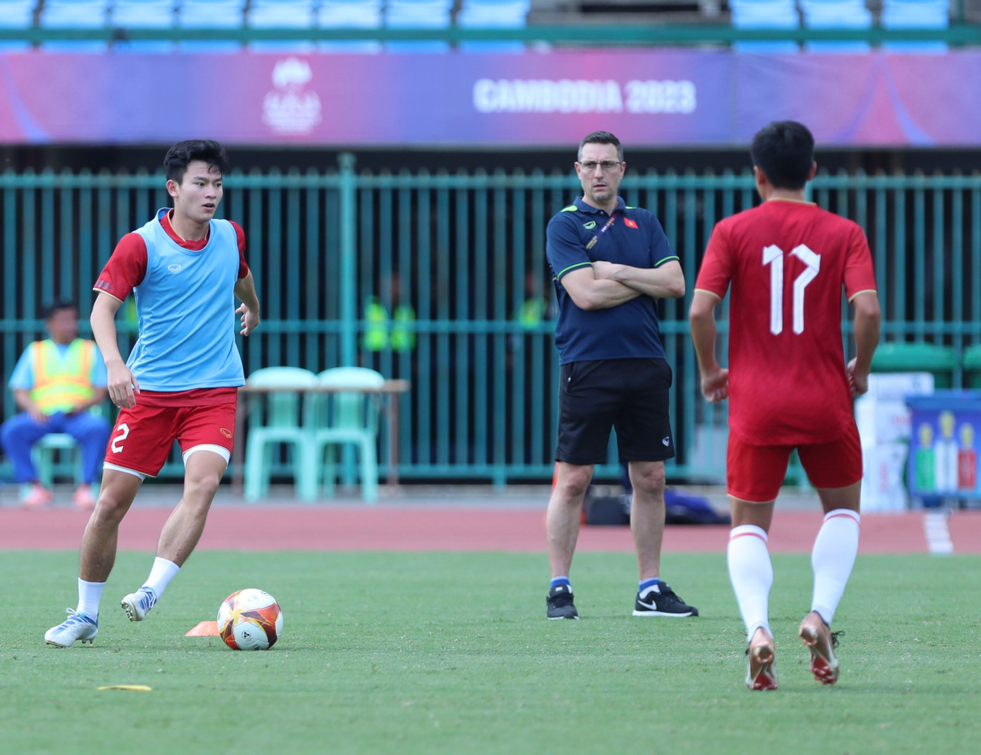 Thủng lưới phút bù giờ, U22 Việt Nam bại trận trước 10 cầu thủ U22 Indonesia ảnh 47