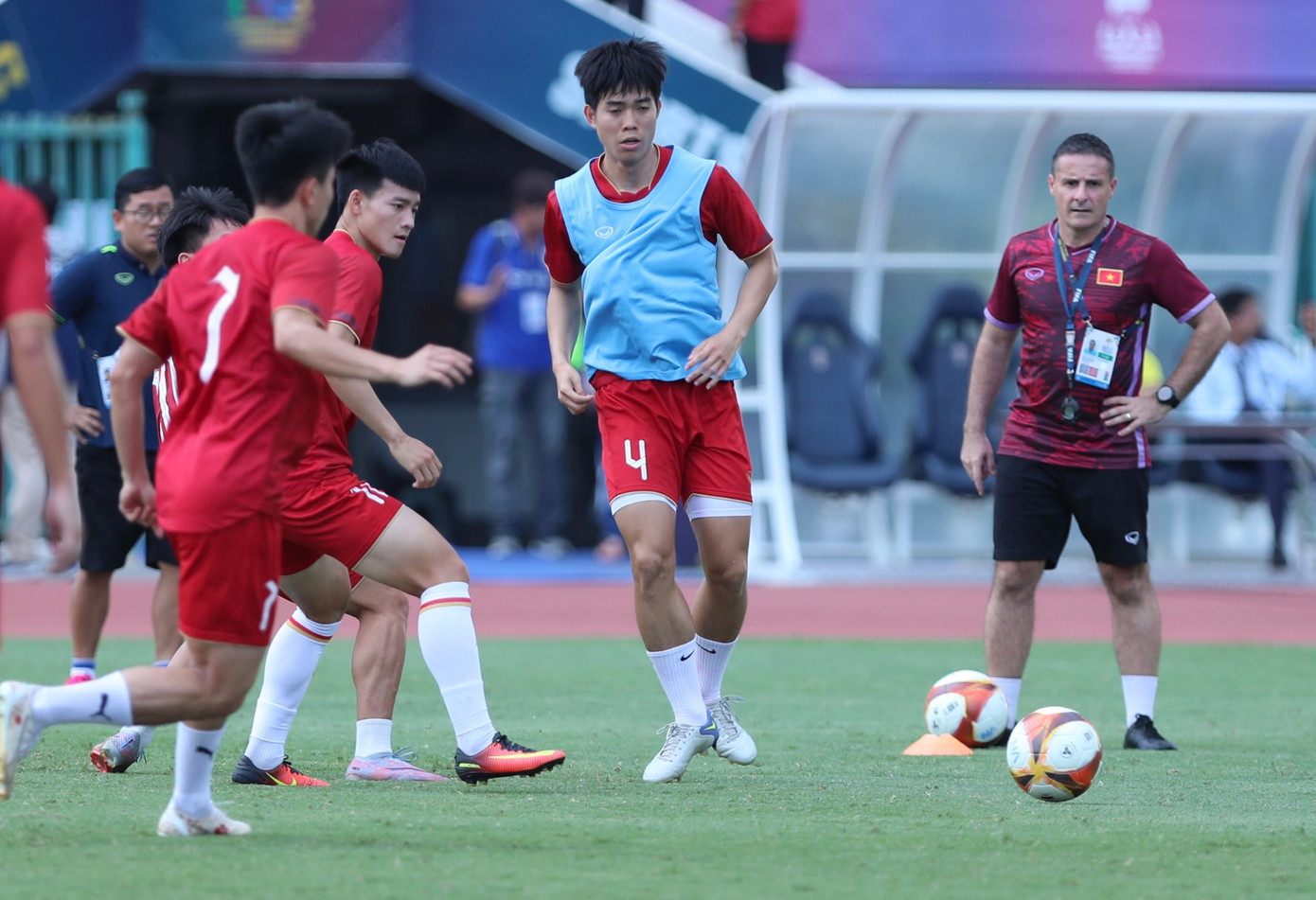 Thủng lưới phút bù giờ, U22 Việt Nam bại trận trước 10 cầu thủ U22 Indonesia ảnh 46