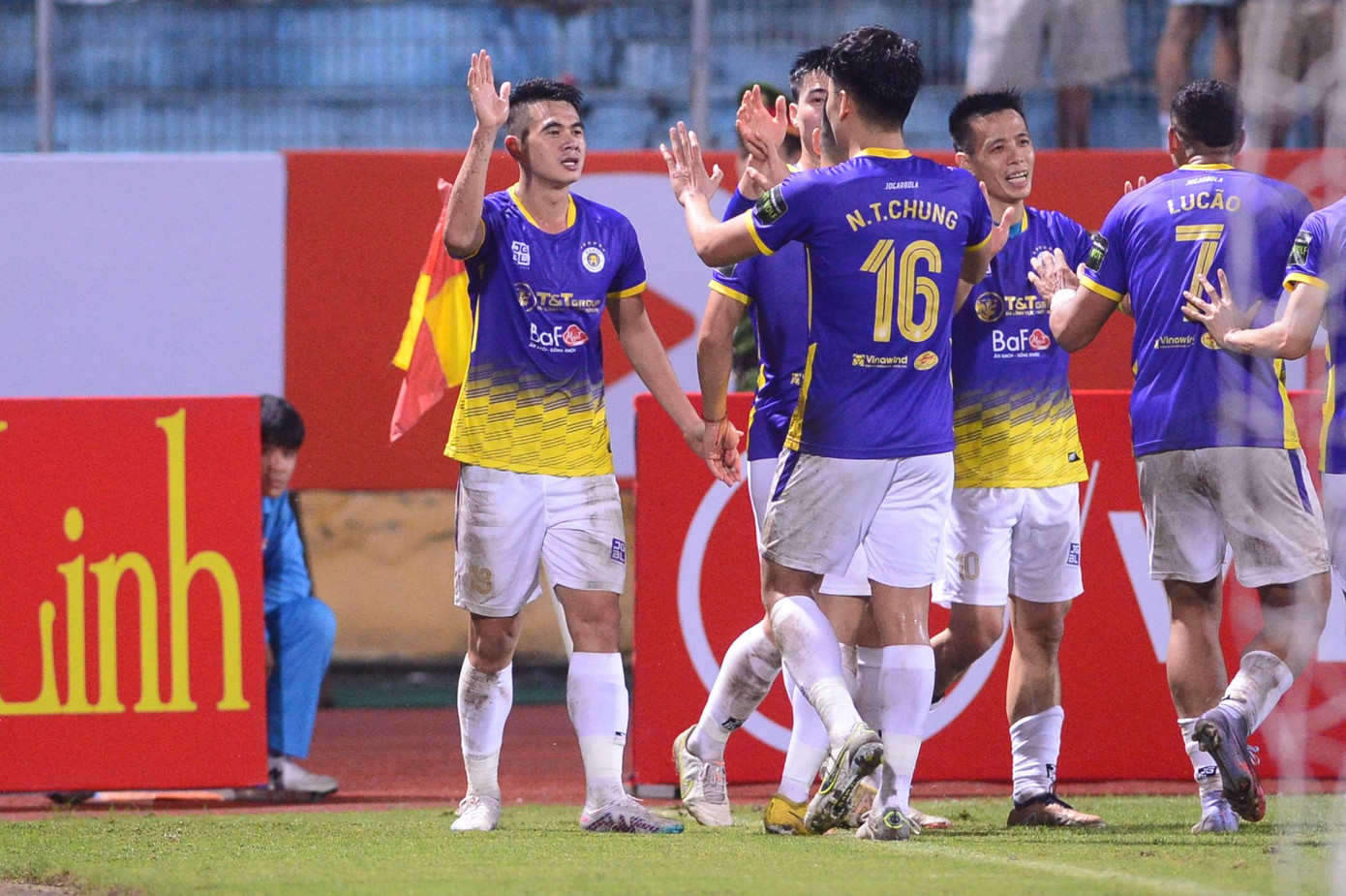 Văn Quyết lập cú đúp, Hà Nội FC hạ đẹp CAHN trận cầu tâm điểm vòng 2 V-League ảnh 27 Văn Quyết lập cú đúp, Hà Nội FC hạ đẹp CAHN trận cầu tâm điểm vòng 2 V-League ảnh 27