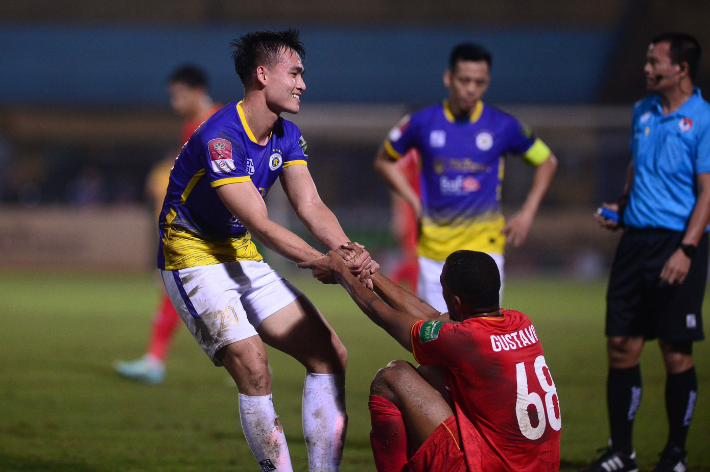 Văn Quyết lập cú đúp, Hà Nội FC hạ đẹp CAHN trận cầu tâm điểm vòng 2 V-League ảnh 17 Văn Quyết lập cú đúp, Hà Nội FC hạ đẹp CAHN trận cầu tâm điểm vòng 2 V-League ảnh 17