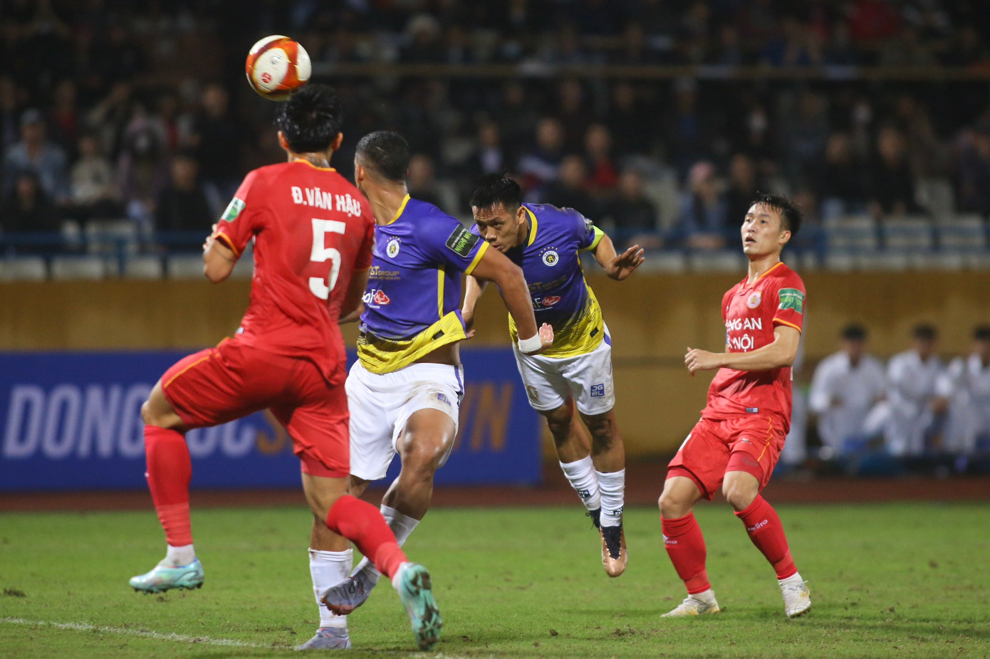 Văn Quyết lập cú đúp, Hà Nội FC hạ đẹp CAHN trận cầu tâm điểm vòng 2 V-League ảnh 19 Văn Quyết lập cú đúp, Hà Nội FC hạ đẹp CAHN trận cầu tâm điểm vòng 2 V-League ảnh 19