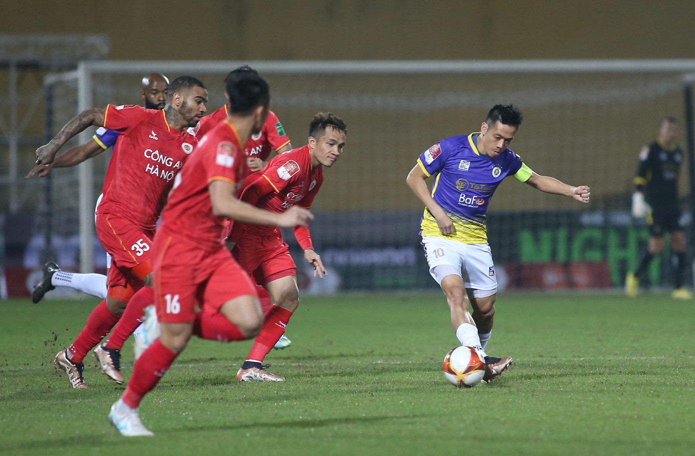 Văn Quyết lập cú đúp, Hà Nội FC hạ đẹp CAHN trận cầu tâm điểm vòng 2 V-League ảnh 2 Văn Quyết lập cú đúp, Hà Nội FC hạ đẹp CAHN trận cầu tâm điểm vòng 2 V-League ảnh 2