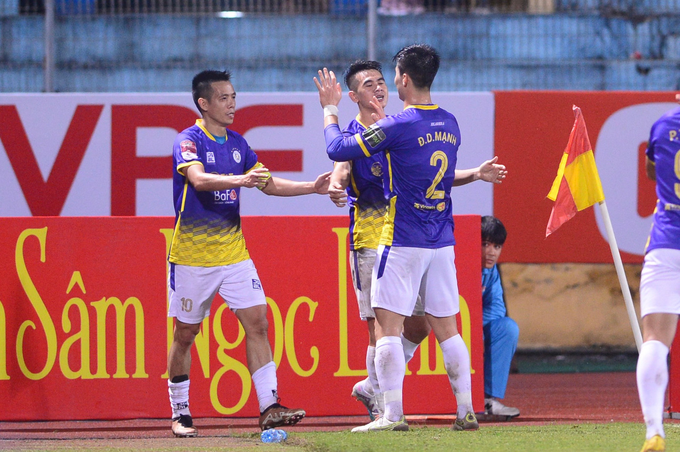 Văn Quyết lập cú đúp, Hà Nội FC hạ đẹp CAHN trận cầu tâm điểm vòng 2 V-League ảnh 28 Văn Quyết lập cú đúp, Hà Nội FC hạ đẹp CAHN trận cầu tâm điểm vòng 2 V-League ảnh 28