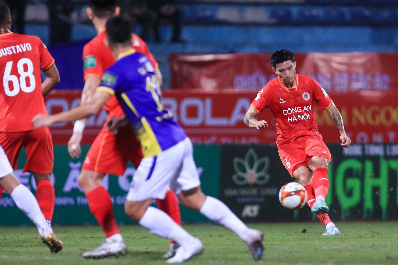 Văn Quyết lập cú đúp, Hà Nội FC hạ đẹp CAHN trận cầu tâm điểm vòng 2 V-League ảnh 5 Văn Quyết lập cú đúp, Hà Nội FC hạ đẹp CAHN trận cầu tâm điểm vòng 2 V-League ảnh 5