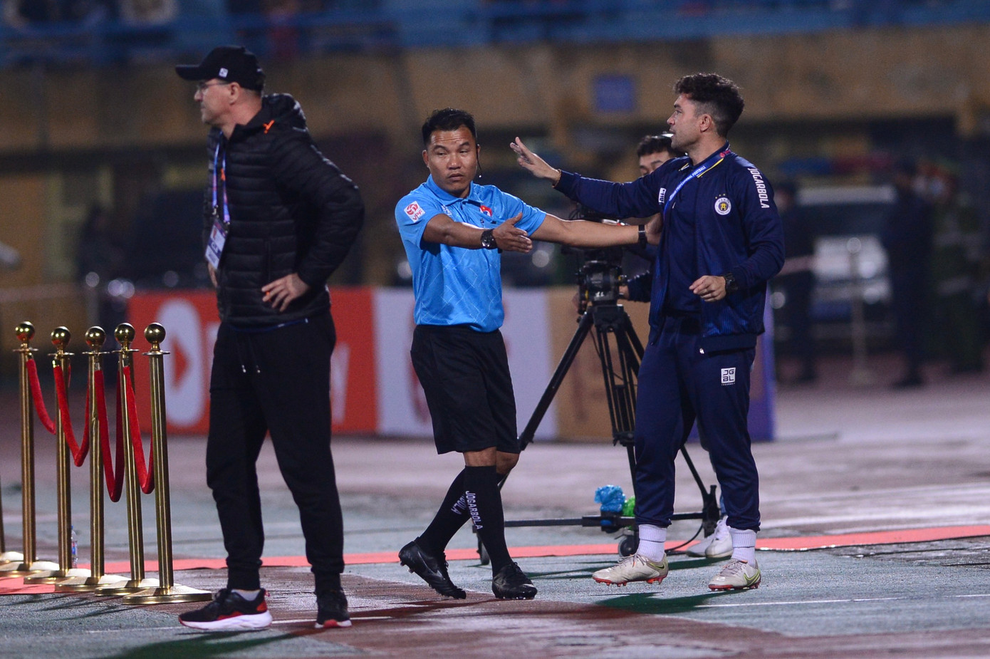 Văn Quyết lập cú đúp, Hà Nội FC hạ đẹp CAHN trận cầu tâm điểm vòng 2 V-League ảnh 15 Văn Quyết lập cú đúp, Hà Nội FC hạ đẹp CAHN trận cầu tâm điểm vòng 2 V-League ảnh 15
