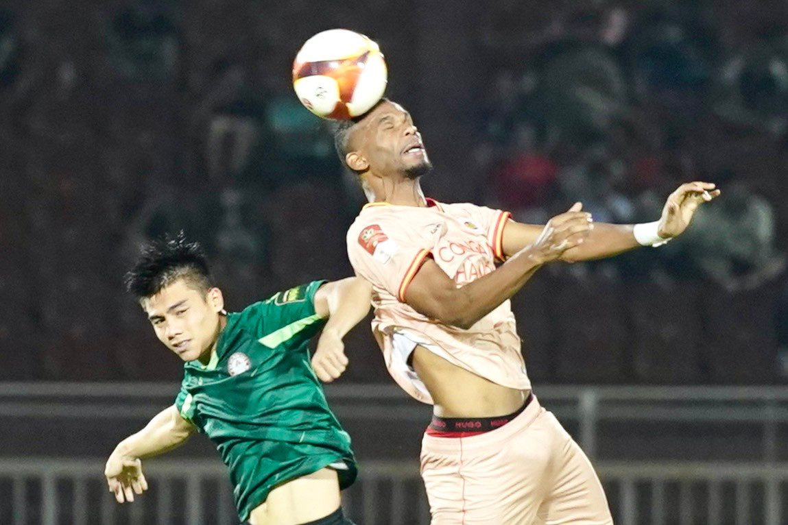 Bại trận trước CAHN trong trong cơn mưa bàn thắng ở sân Thống Nhất, TPHCM ngụp lặn ở đáy bảng ảnh 12