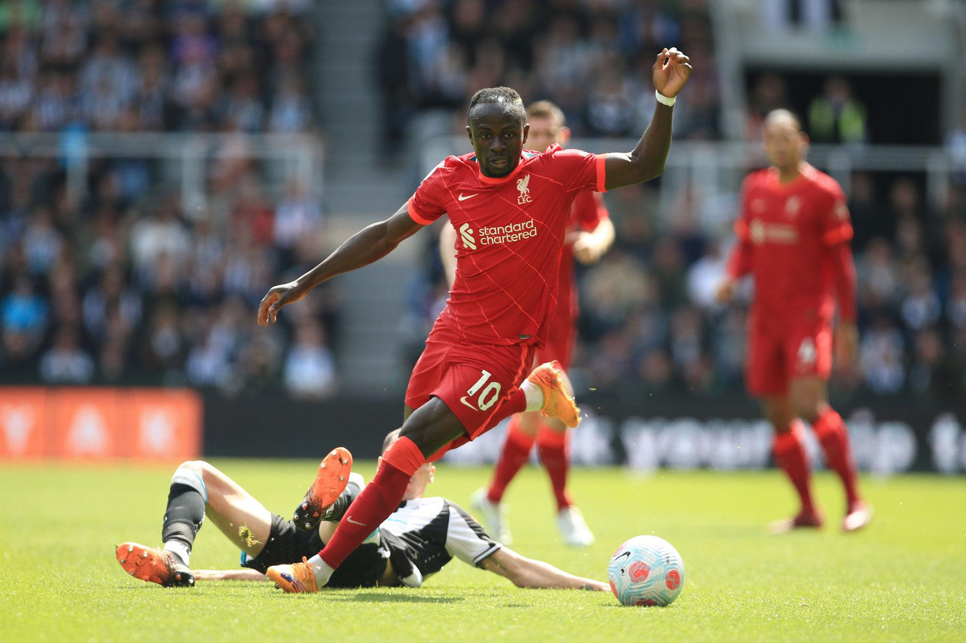 Đánh bại Newcastle 1-0, Liverpool tạm lên đỉnh bảng ảnh 11