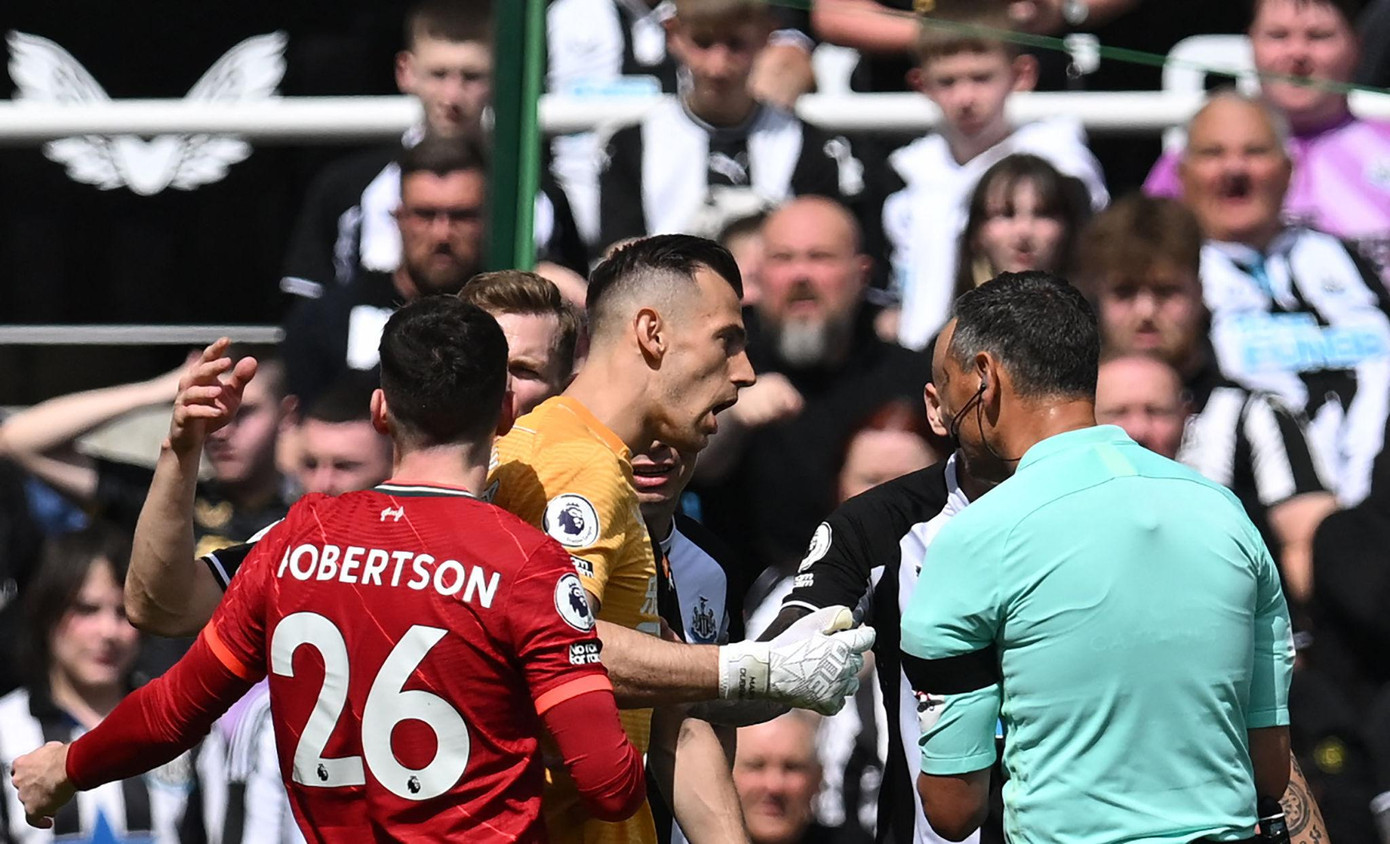 Đánh bại Newcastle 1-0, Liverpool tạm lên đỉnh bảng ảnh 8