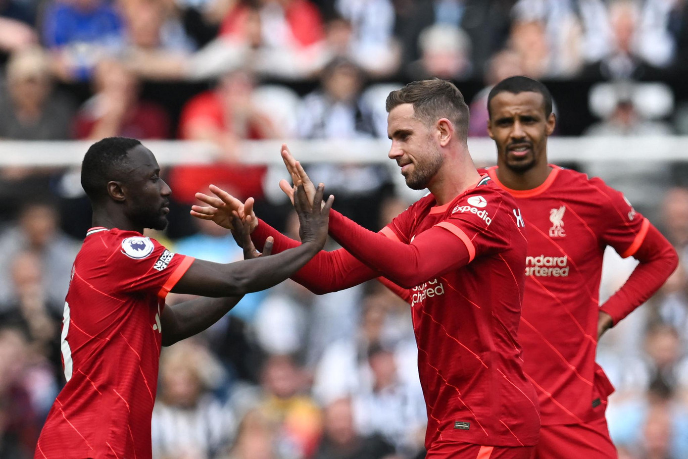 Đánh bại Newcastle 1-0, Liverpool tạm lên đỉnh bảng ảnh 13