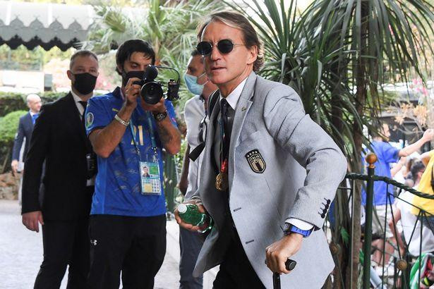 Vẻ ngoài lịch lãm của HLV Roberto Mancini. Chiến thắng của Italia trước Anh nối dài chuỗi trận bất bại của Azzurri lên con số 34, chưa từng có trong lịch sử bóng đá nước này.