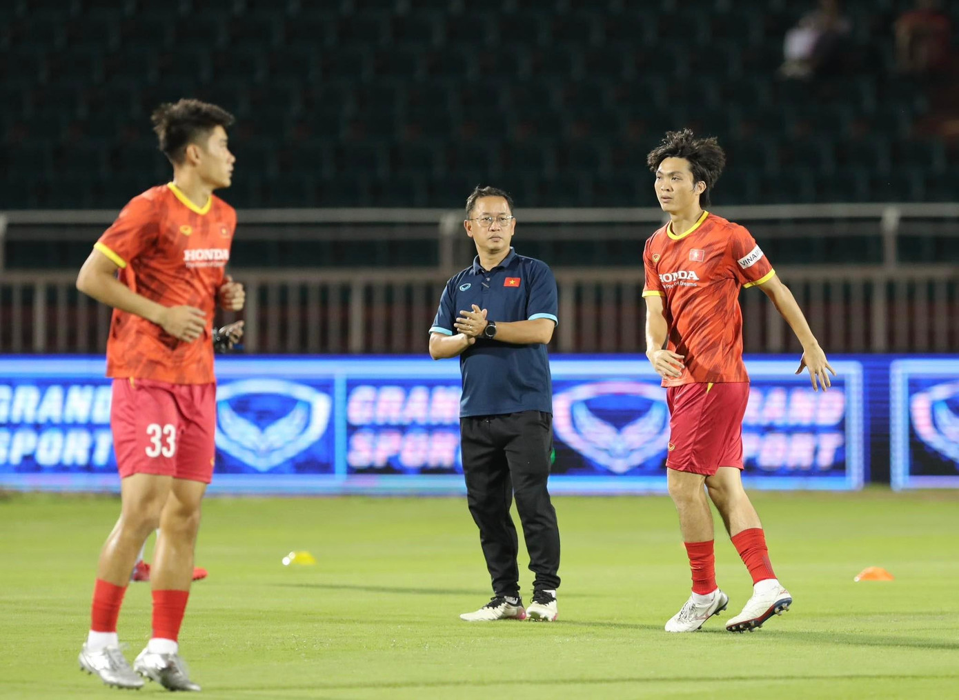 Đội tuyển Việt Nam đánh bại Singapore 4-0 trong ngày Văn Quyết và dàn tân binh tỏa sáng ảnh 5 Đội tuyển Việt Nam đánh bại Singapore 4-0 trong ngày Văn Quyết và dàn tân binh tỏa sáng ảnh 5