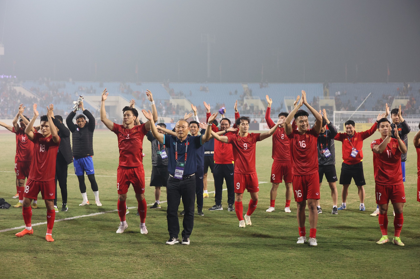 HLV Park Hang-seo không bắt tay ông Shin Tae-yong sau chiến thắng của ĐT Việt Nam ảnh 3