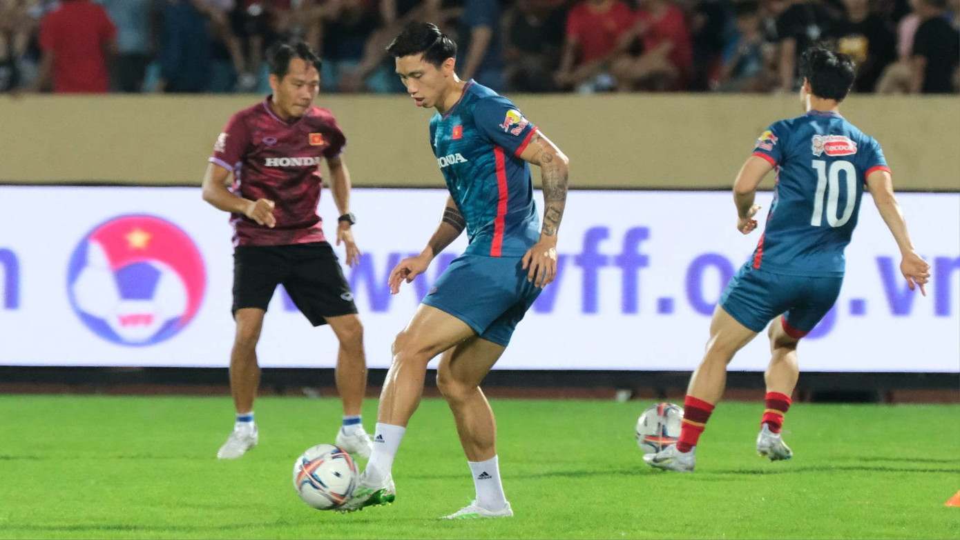 Thắng ĐT Syria 1-0, ĐTVN khiến sân Thiên Trường thòm thèm với 'bữa tiệc' bóng đá ảnh 12