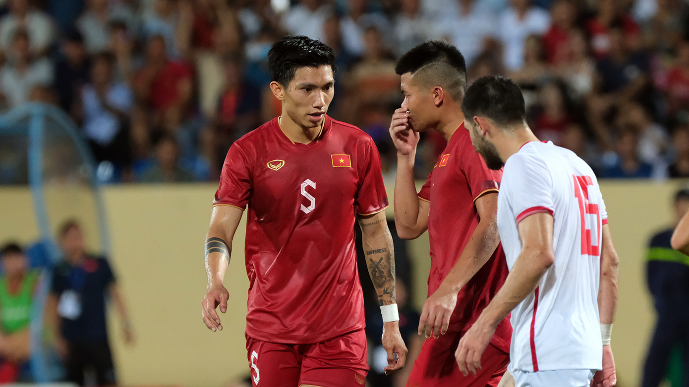 Thắng ĐT Syria 1-0, ĐTVN khiến sân Thiên Trường thòm thèm với 'bữa tiệc' bóng đá ảnh 27