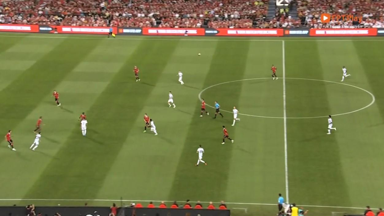 Nhảy múa ở Rajamangala, MU nghiền nát Liverpool 4-0 ảnh 6